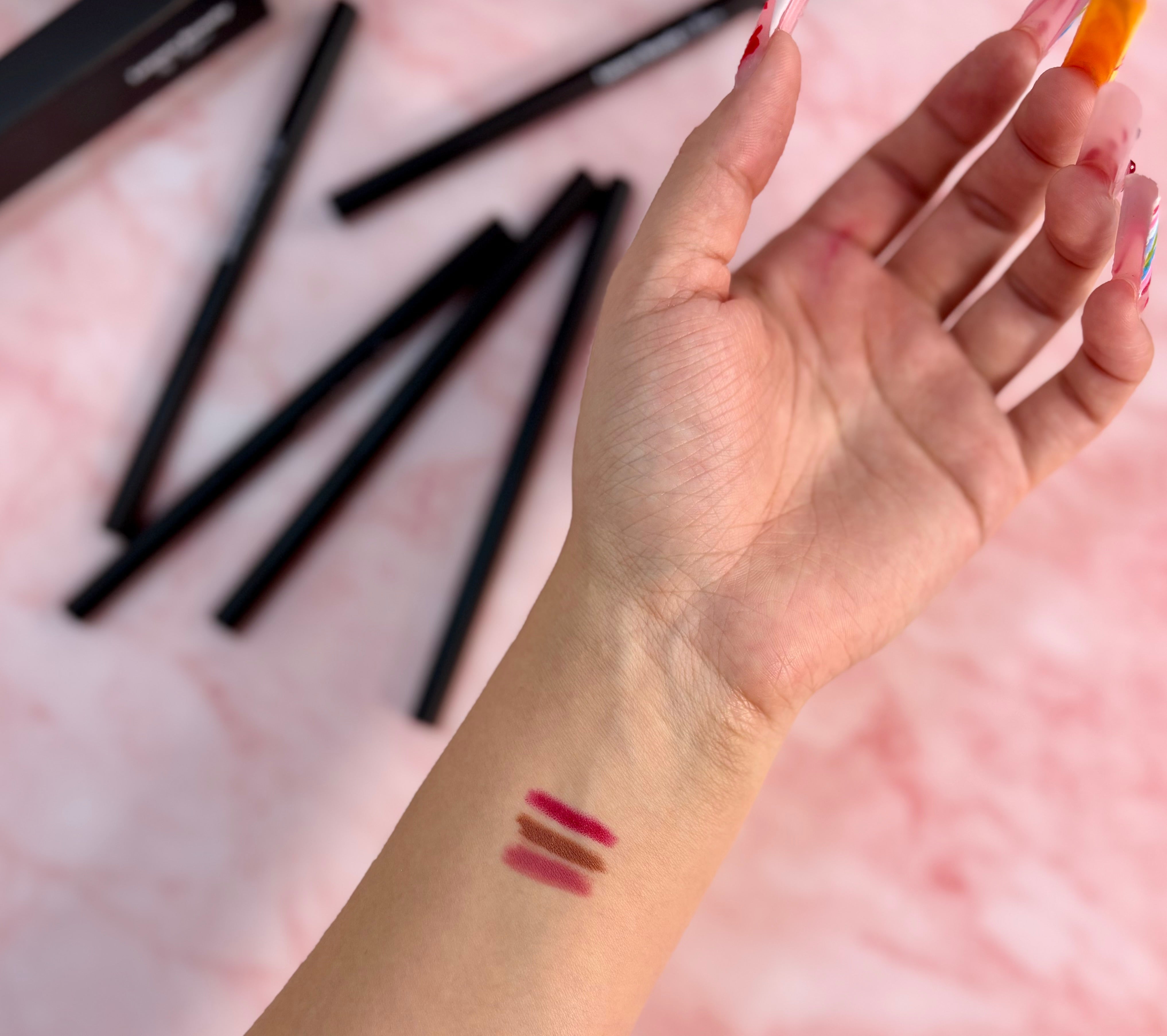 Retractable Lip Liners